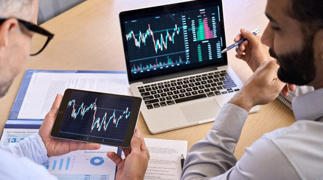 برای ترید لپ تاپ بهتر است یا تبلت؟