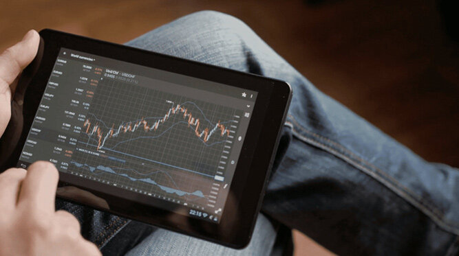 برای ترید لپ تاپ بهتر است یا تبلت؟