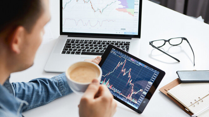 برای ترید لپ تاپ بهتر است یا تبلت؟