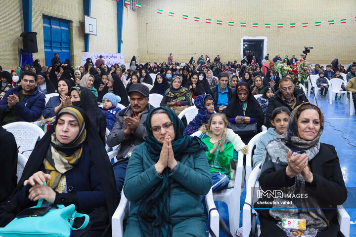 جشن پیروزی انقلاب در مارچین اصفهان