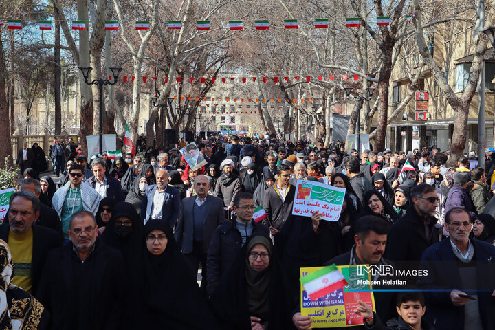 حماسه حضور مردم اصفهان در یوم‌الله 22 بهمن