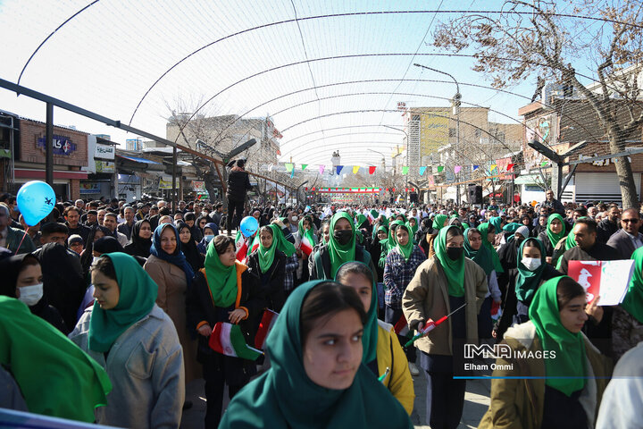 راهپیمایی یوم‌الله 22 بهمن در سنندج
