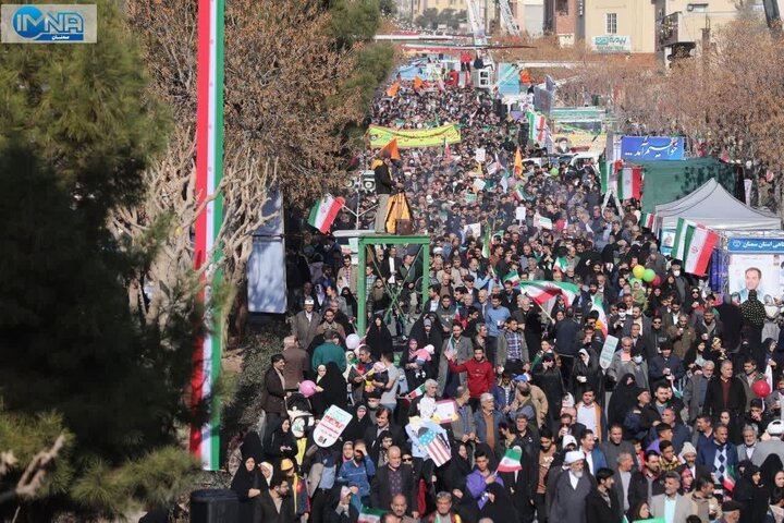 حماسه حضور سمنانی‌ها در راهپیمایی یوم الله ۲۲ بهمن+ فیلم و تصویر