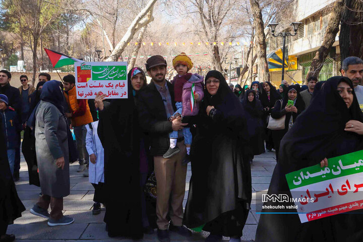 حضور خانواده‌های اصفهانی در جشن 45 سالگی انقلاب