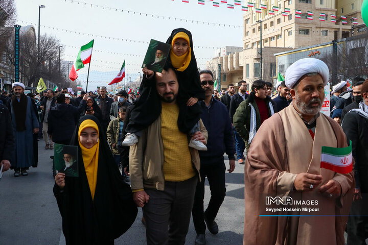 مراسم راهپیمایی 22 بهمن در مشهد مقدس