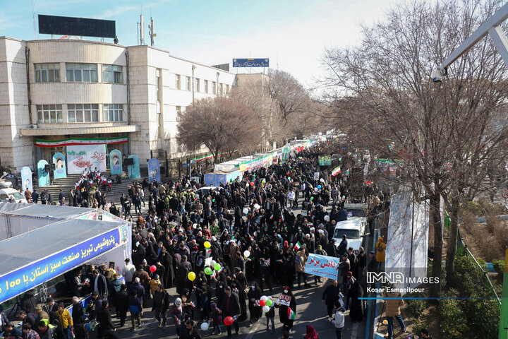 حضور مردم تبریز در راهپیمایی یوم‌الله 22 بهمن