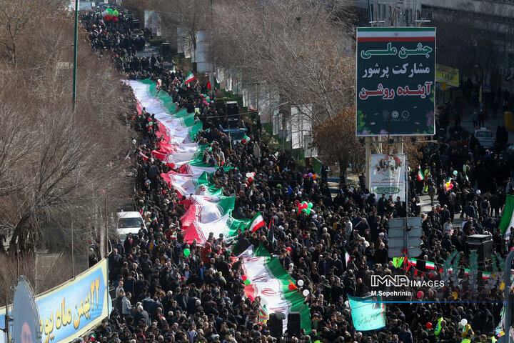 حضور مردم تبریز در راهپیمایی یوم‌الله 22 بهمن