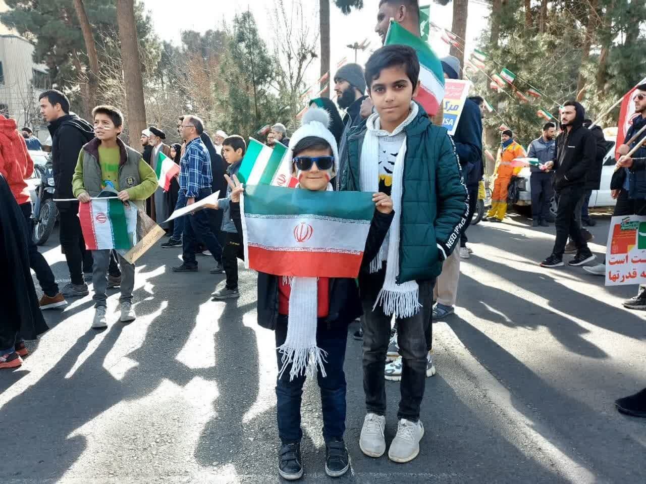 حضور پرشور مردم قم در راهپیمایی ۲۲ بهمن + فیلم