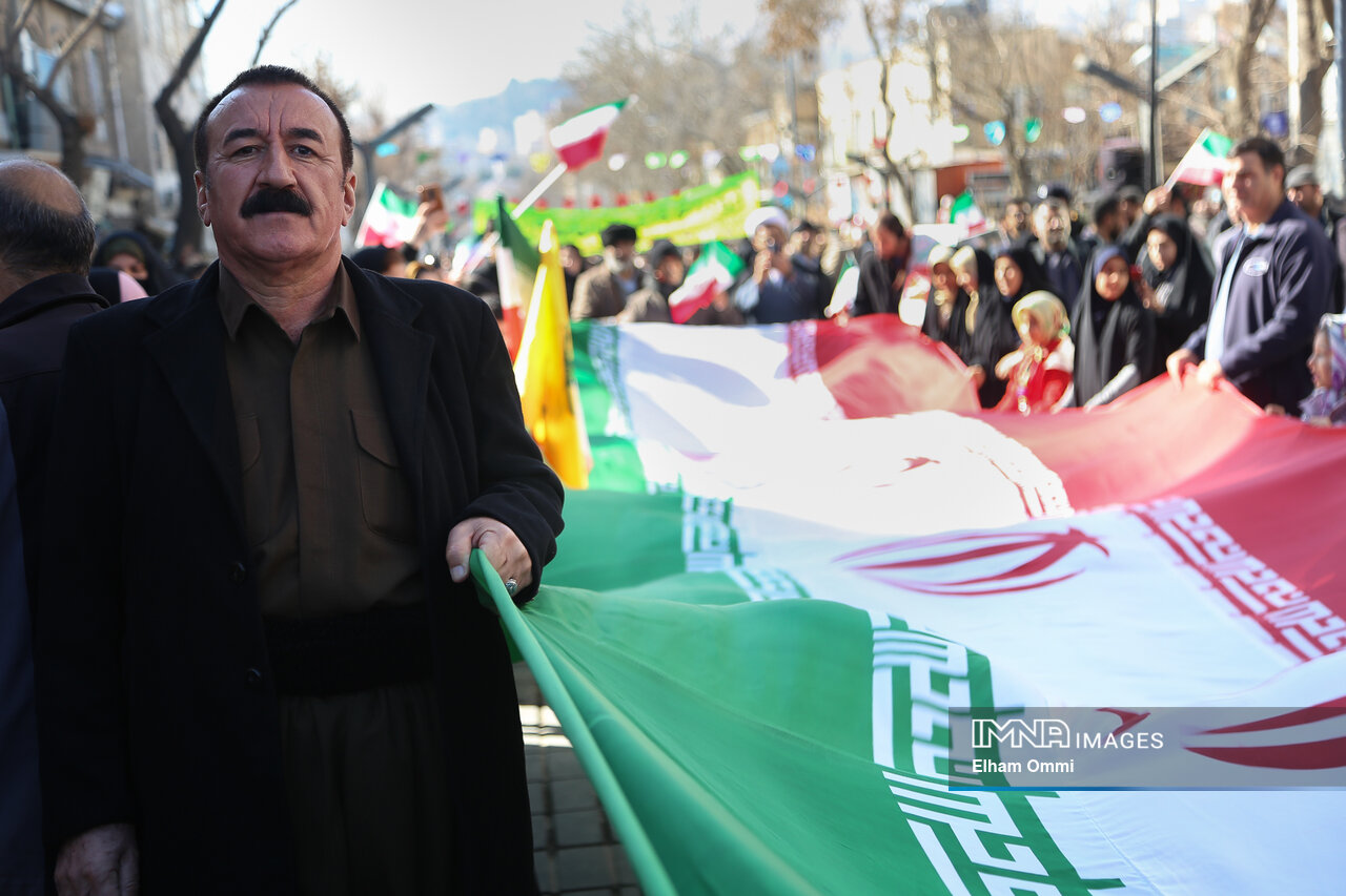 کردهای غیور حماسهای دیگر رقم زدند / پیر و جوان آمده بودند + فیلم