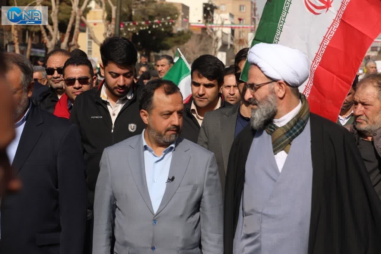 حماسه حضور سمنانیها در راهپیمایی یوم الله ۲۲ بهمن+ فیلم و تصویر