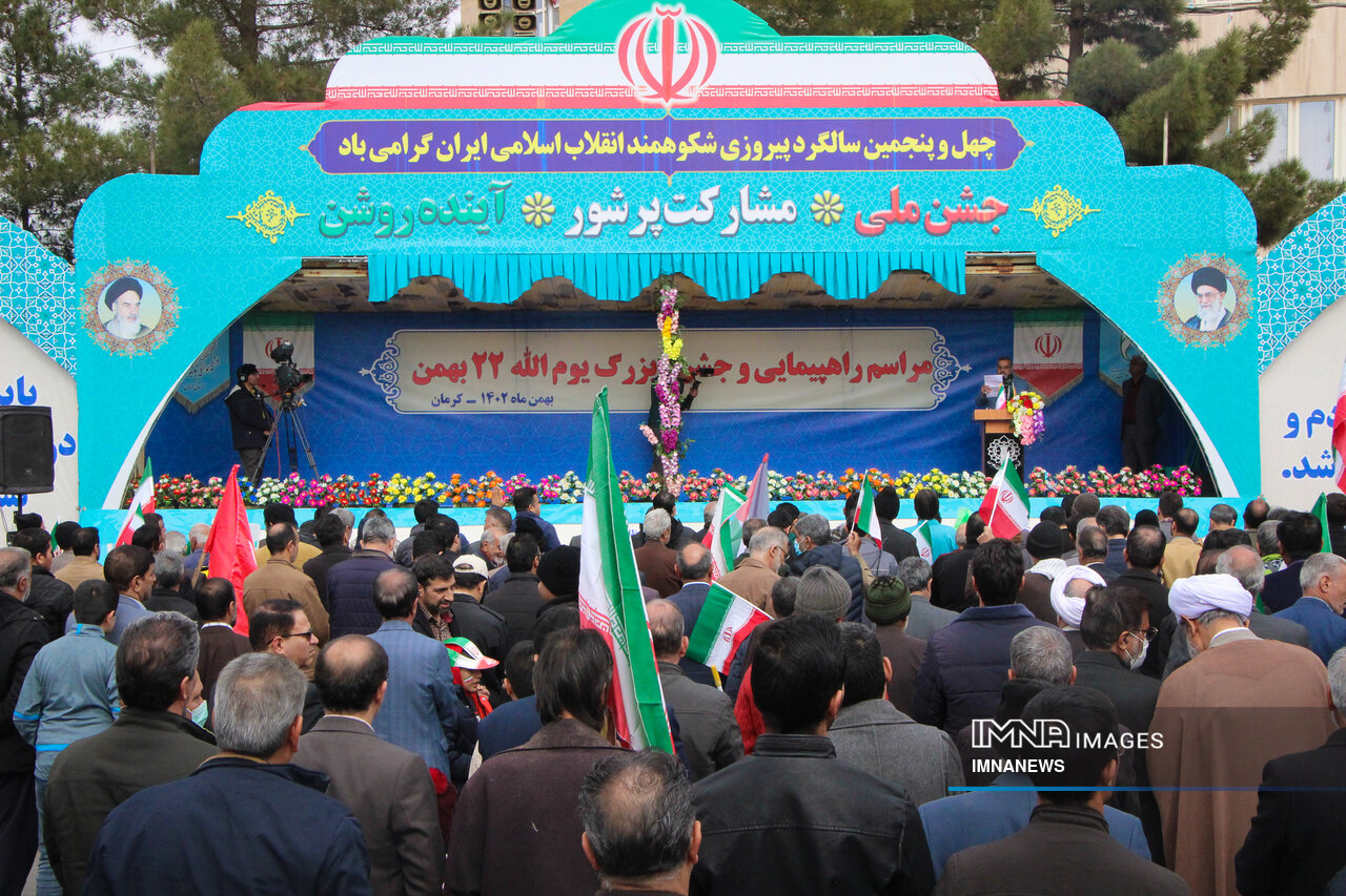 جشن پیروزی در دل عالم/ مردم کرمان ۴۰ روز پس از حادثه تروریستی به میدان آمدند
