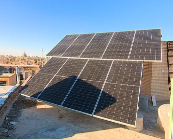 بهره برداری از ۱۷ پنل خورشیدی خانگی در یزد