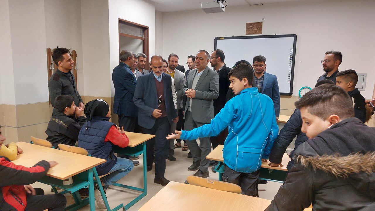 مدرسه برکت برای دانش‌آموزان شهر بافران افتتاح شد