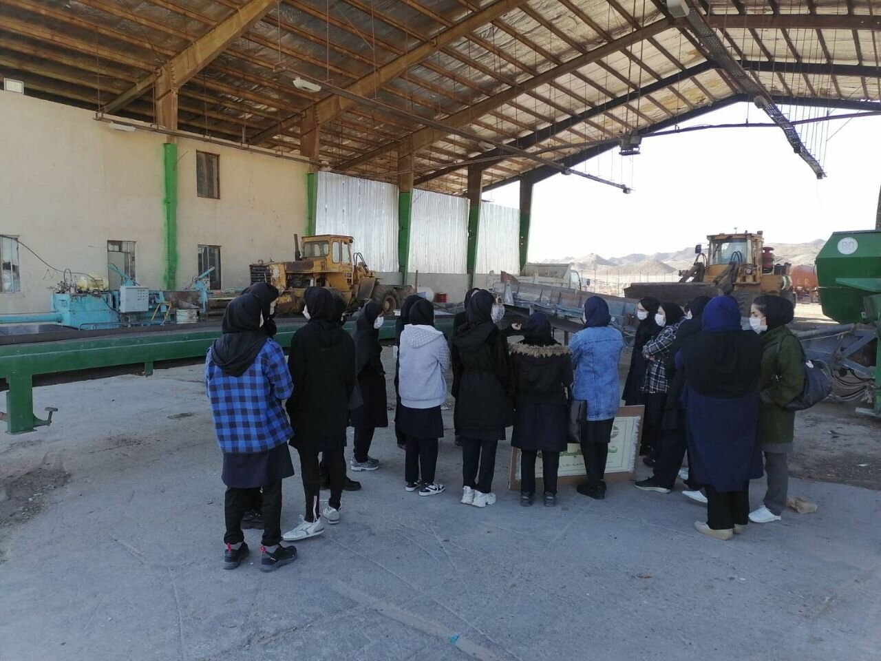 بازدید علمی دانش‌آموزان از کارخانه پردازش پسماند شهرداری زاهدان