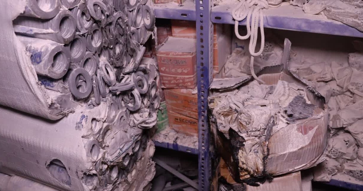 انفجار در مغازه پردهفروشی در خیابان ابن سینا + عکس