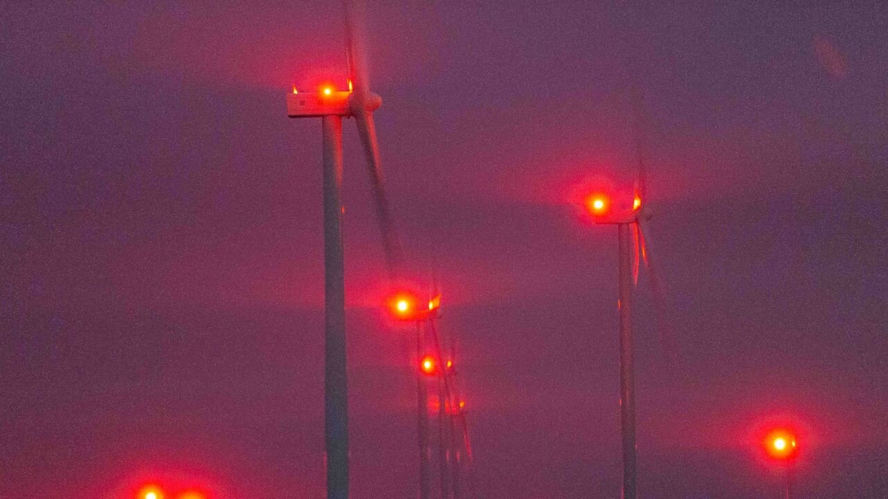 چرا اتریش چراغهای چشمکزن توربینها را ممنوع کرد