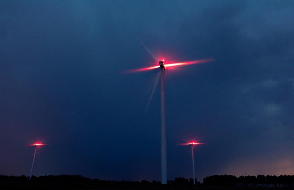 چرا اتریش چراغهای چشمکزن توربینها را ممنوع کرد