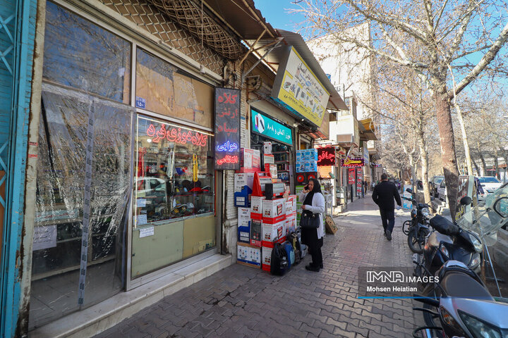 خیابان آیت الله طالقانی به عنوان مرکز فروش تجهیزات الکترونیکی در اصفهان شناخته می‌شود