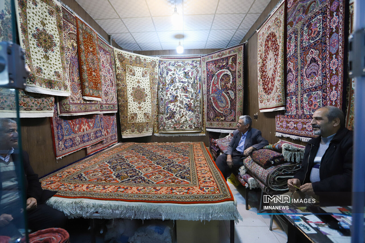 گردهمایی تولیدکنندگان فرش در جشنواره و نمایشگاه قالی کرمان