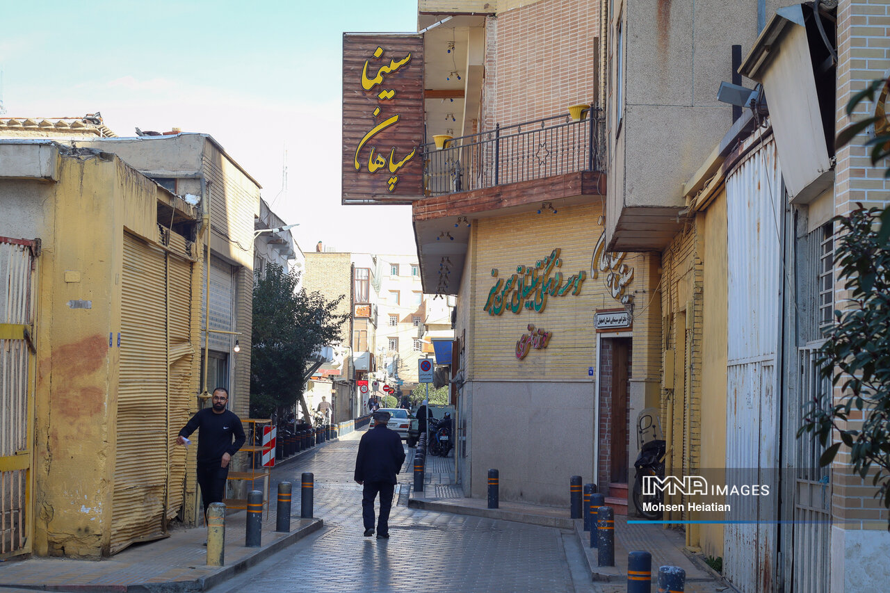 نیمه تاریک و روشن چهارباغ عباسی