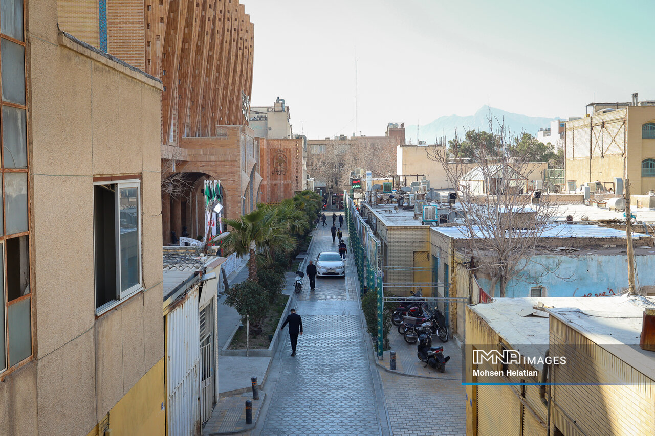 نیمه تاریک و روشن چهارباغ عباسی