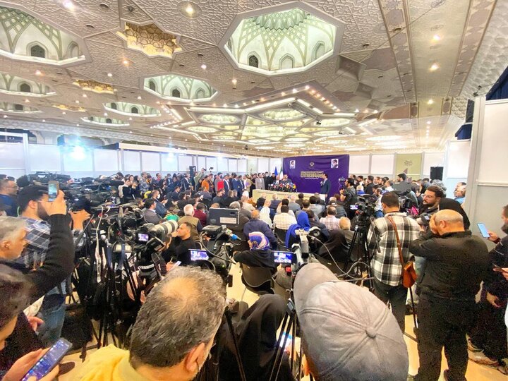 اتفاقی متفاوت در نمایشگاه رسانه‌های ایران/ مدیرکل مطبوعات، موذن افتتاحیه نمایشگاه شد+ فیلم