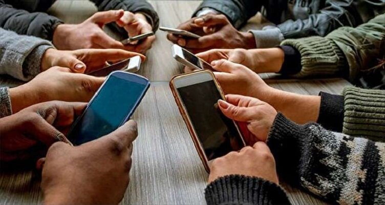 نگاه مسئولانه، حلقه مفقوده در فضای مجازی / در برابر تک تک دنبالکنندههایمان مسئول هستیم!