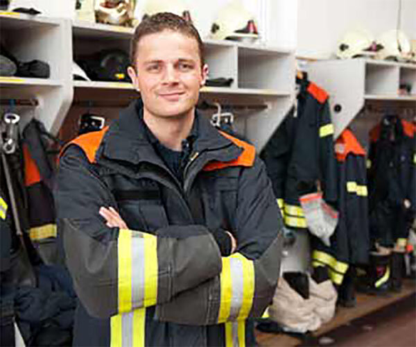 اهمیت قابلیت رویت و دیده شدن بهتر در رنگ لباس های آتش نشانی