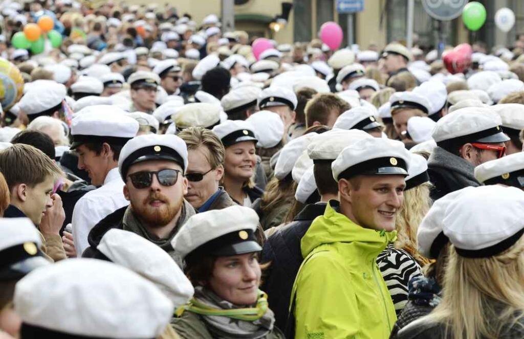 گواهینامه رانندگی و اقامت رایگان؛ راهکار فنلاند برای جذب جوانان