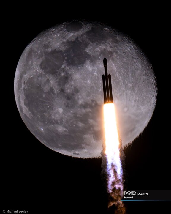 یک موشک فالکون هوی اسپیس ایکس با حمل هواپیمای فضایی X-37B به مدار ماه می‌رود.