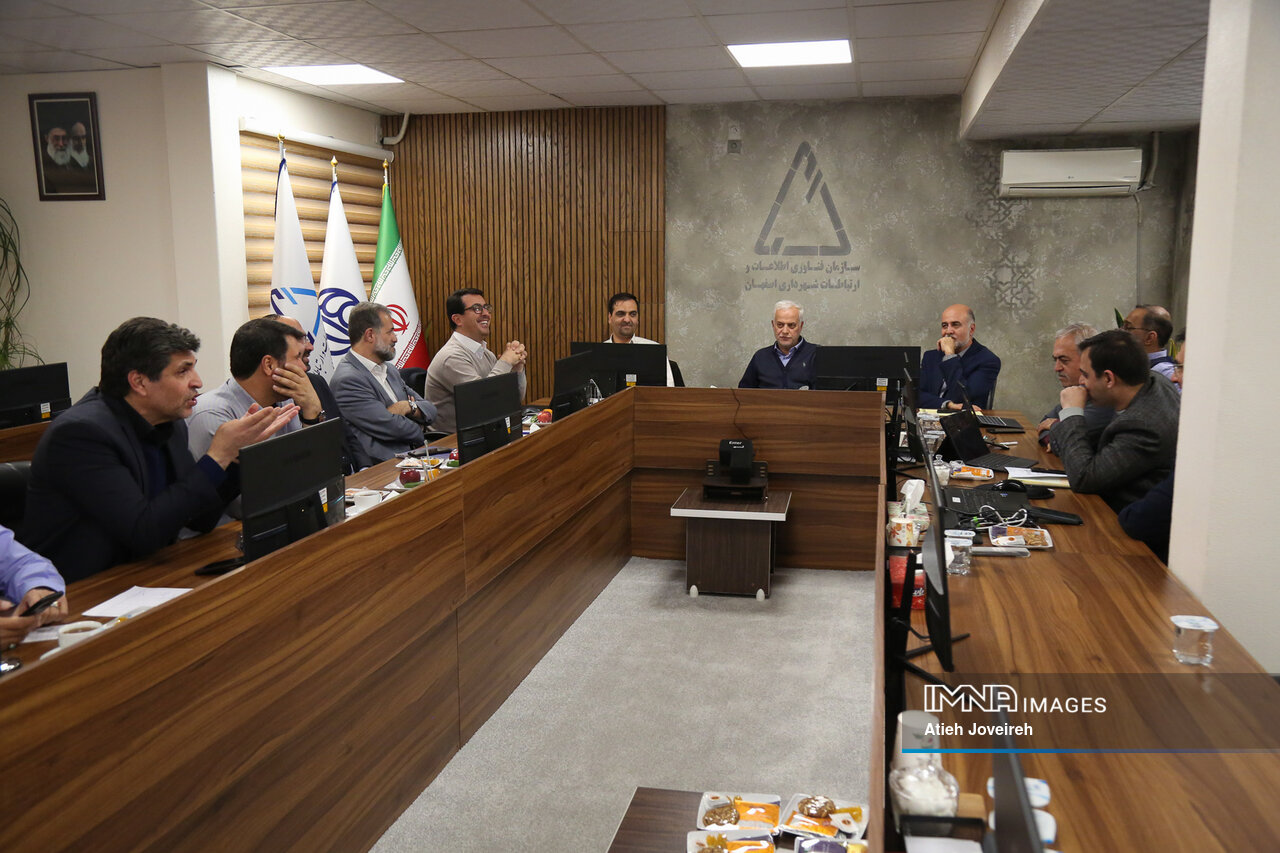 ۳۱۳ خدمت شهرداری باید بهتدریج وارد سامانه «اصفهان من» شود