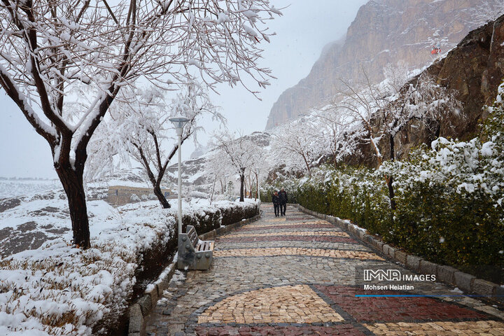 اصفهان میزبان اولین برف زمستانی