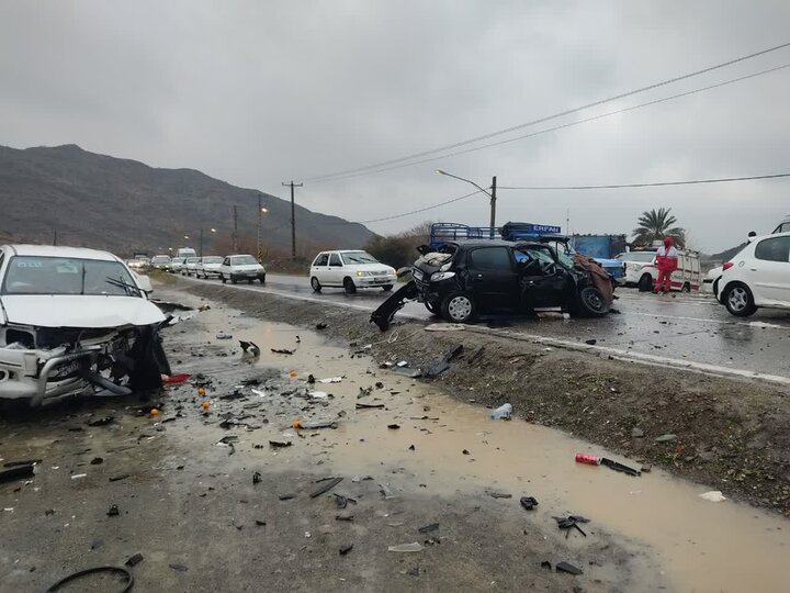 ۷ مصدوم در برخورد دو خودروی سواری در کرمان