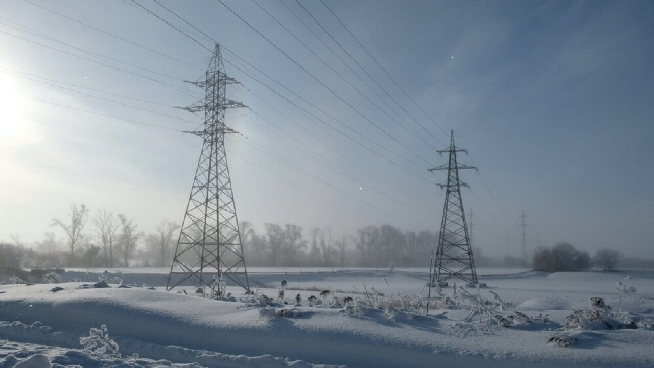 شبکه برق کشور با وجود بارش سنگین برف پایدار است
