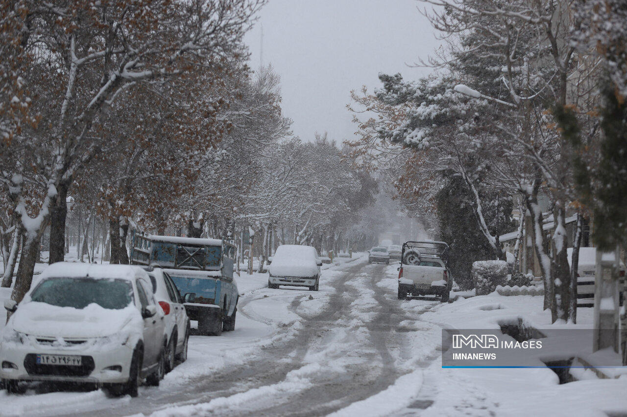 آخرین وضعیت جاده‌های کشور؛ امروز چهارشنبه ۸ فروردین / بارش برف و باران و مه در چالوس
