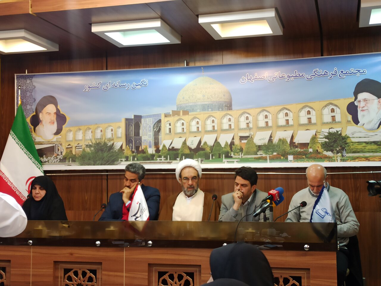 برگزاری نشست نامزدهای قرارگاه انتخاباتی گام دوم با حضور اصحاب رسانه