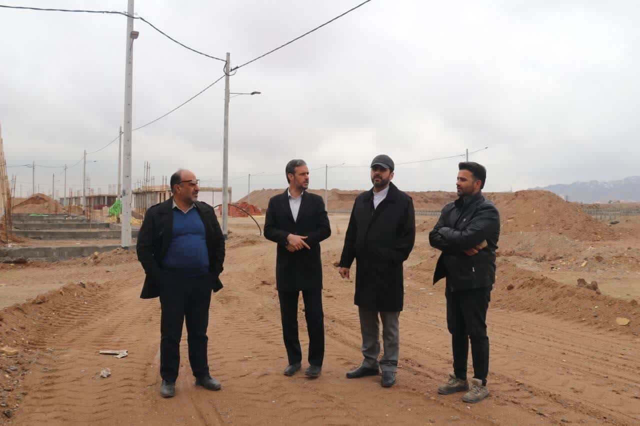 بازدید مسئولان از سایت ۳۷۷ هکتاری مسکن ملی یزد
