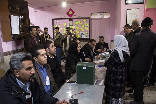 انتخاب کن تا برایت انتخاب نکنند/ رای من آینده کشورم را میسازد