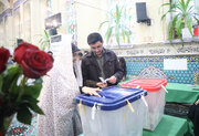 ۳۰ زوج جوان یزدی پای صندوق رای حاضر شدند
