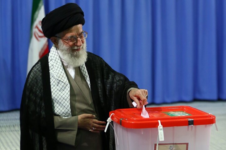 رهبر انقلاب تا دقایقی دیگر رأی خود را به صندوق خواهند انداخت