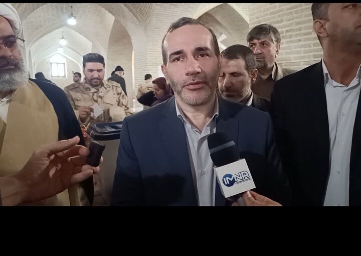 شاهد حضور باشکوه مردم در پای صندوق‌ها هستیم