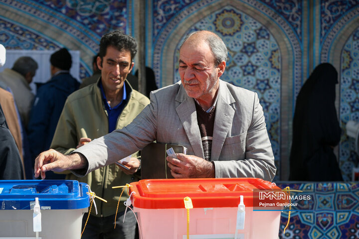 Passionate Presence of Iranians in Iran's Parliamentary Election 2024
