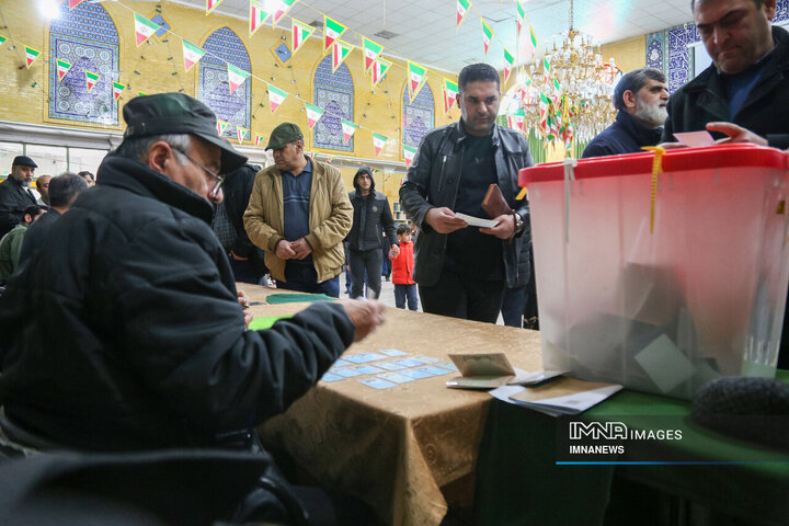 ۲ مورد تخلف انتخاباتی در آزادشهر کشف شد