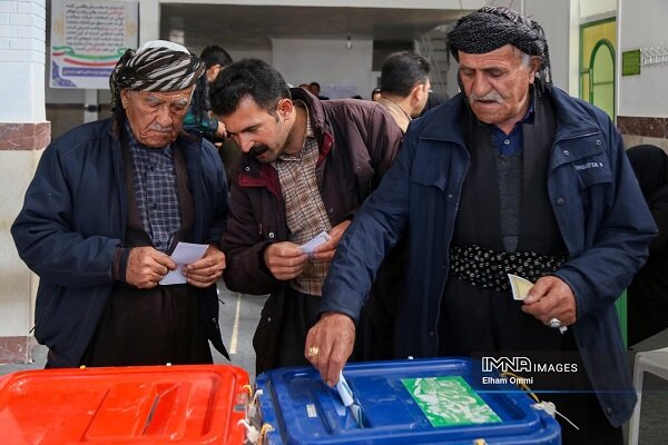 حاشیه‌های انتخابات در کردستان/ کُردها دهل و سرنا را هم به میدان آوردند + فیلم