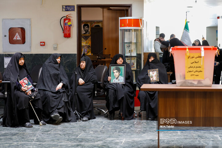 مجتمع فرهنگی مطبوعاتی اصفهان در روز انتخابات