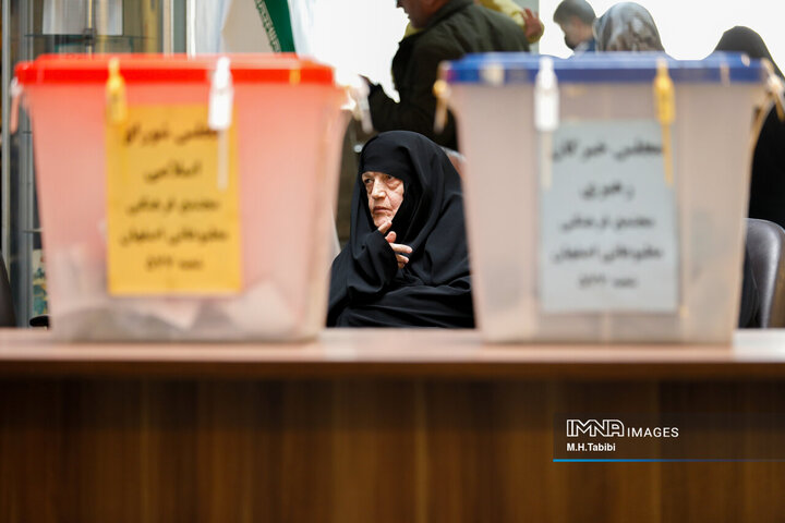 مجتمع فرهنگی مطبوعاتی اصفهان در روز انتخابات