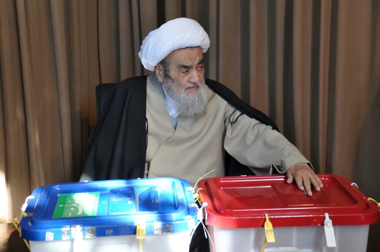 آیتالله مظاهری رای خود را به صندوق انداخت