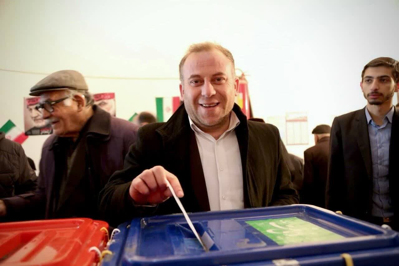 حضور باشکوه مردم اردبیل در پای صندوقهای رای