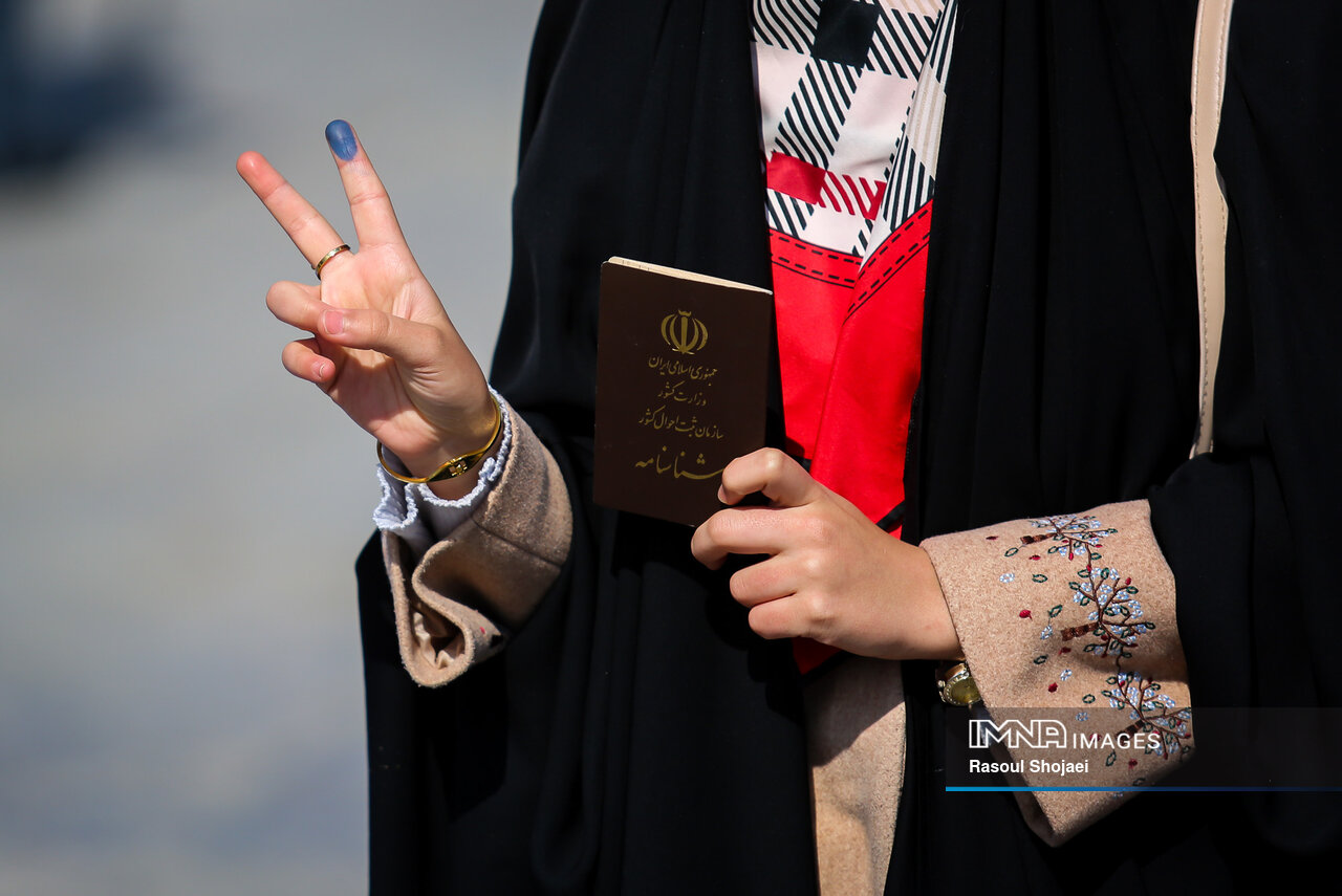 جمهوری اسلامی بر پایه دو رکن اساسی «جمهوریت» و «اسلام»