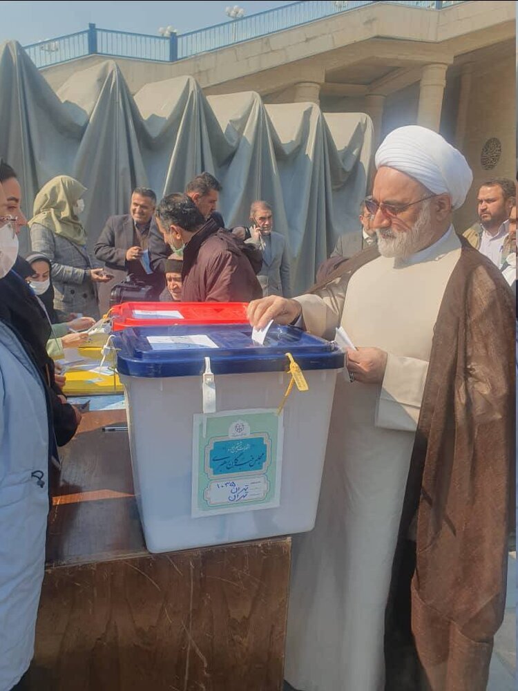 معاون اول قوه قضاییه رای خود را به صندق انداخت